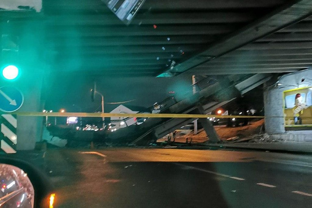 В центре Минска обрушилась часть путепровода