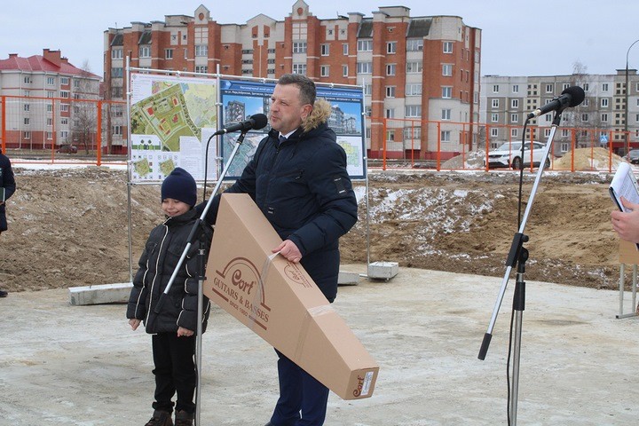Глава Жабиновского района исполнил два детских желания, загаданных под Новый год