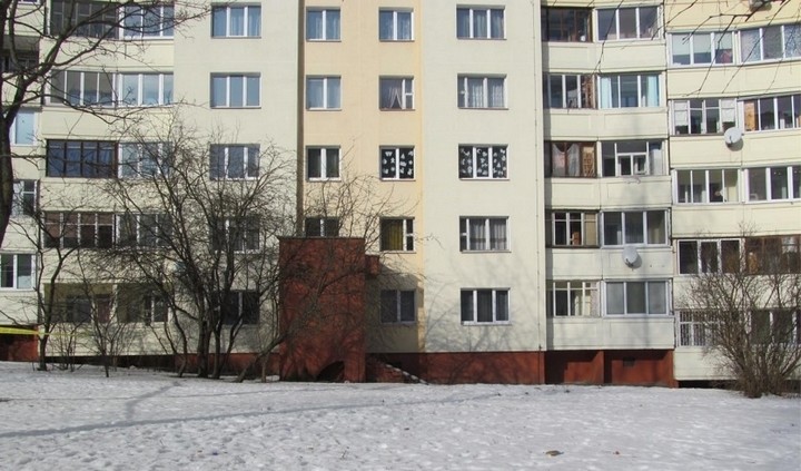 В Минске мужчина убил грудничка во время игры, вымыл его и с помощью удавки выбросил с 11 этажа, чтобы скрыть отпечатки