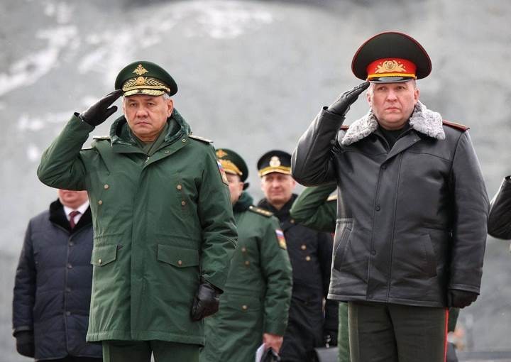 Министр обороны Российской Федерации посетил Брестскую крепость и возложил венки к Вечному огню