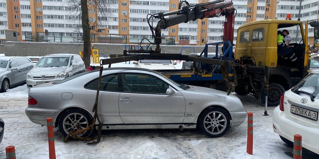 «Машину подняли на эвакуаторе, но не увезли. Почему я должен платить?»