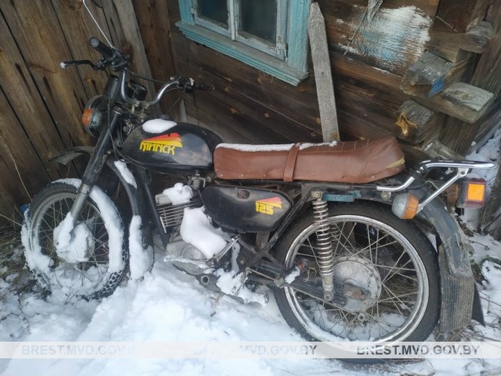 В Пружанском районе мужчина совершил кражу мотоцикла, принадлежащего пенсионерке
