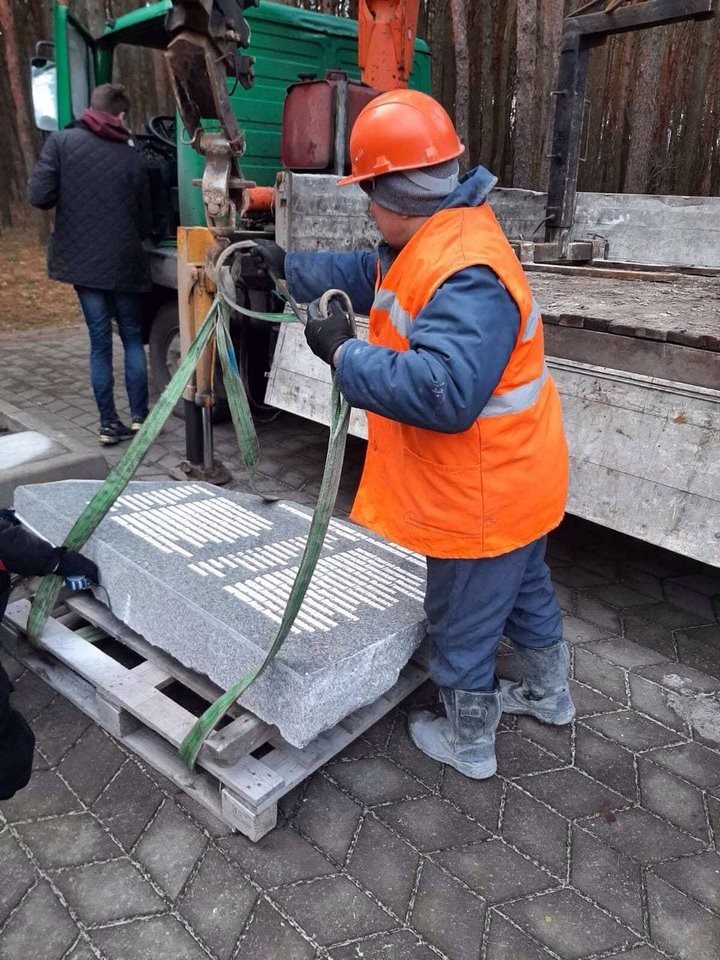 Новая стела появилась у памятного знака Воинам-интернационалистам в Бресте