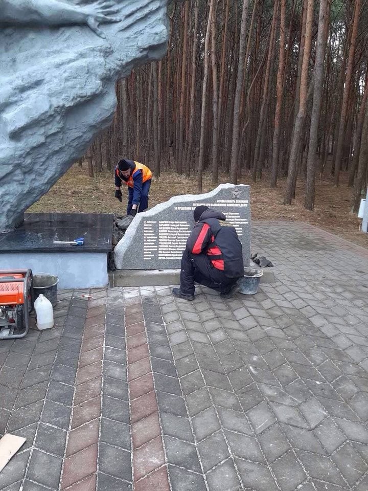 Новая стела появилась у памятного знака Воинам-интернационалистам в Бресте