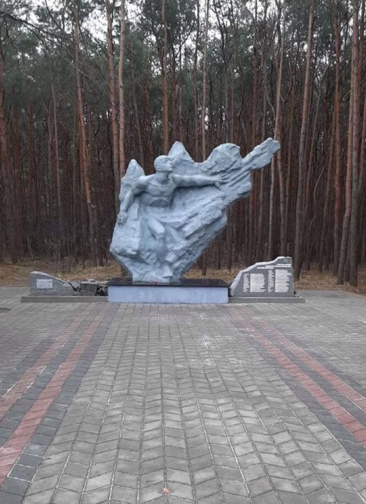 Новая стела появилась у памятного знака Воинам-интернационалистам в Бресте