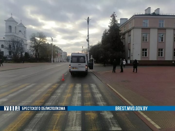 В Бресте на улице Ленина маршрутка сбила пенсионерку