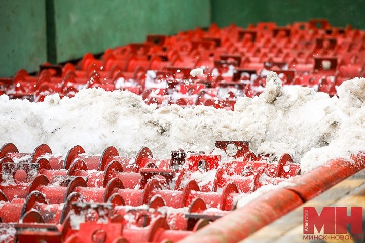 Приезжает в среднем по 70 машин снега в сутки. Как в столице плавят сугробы