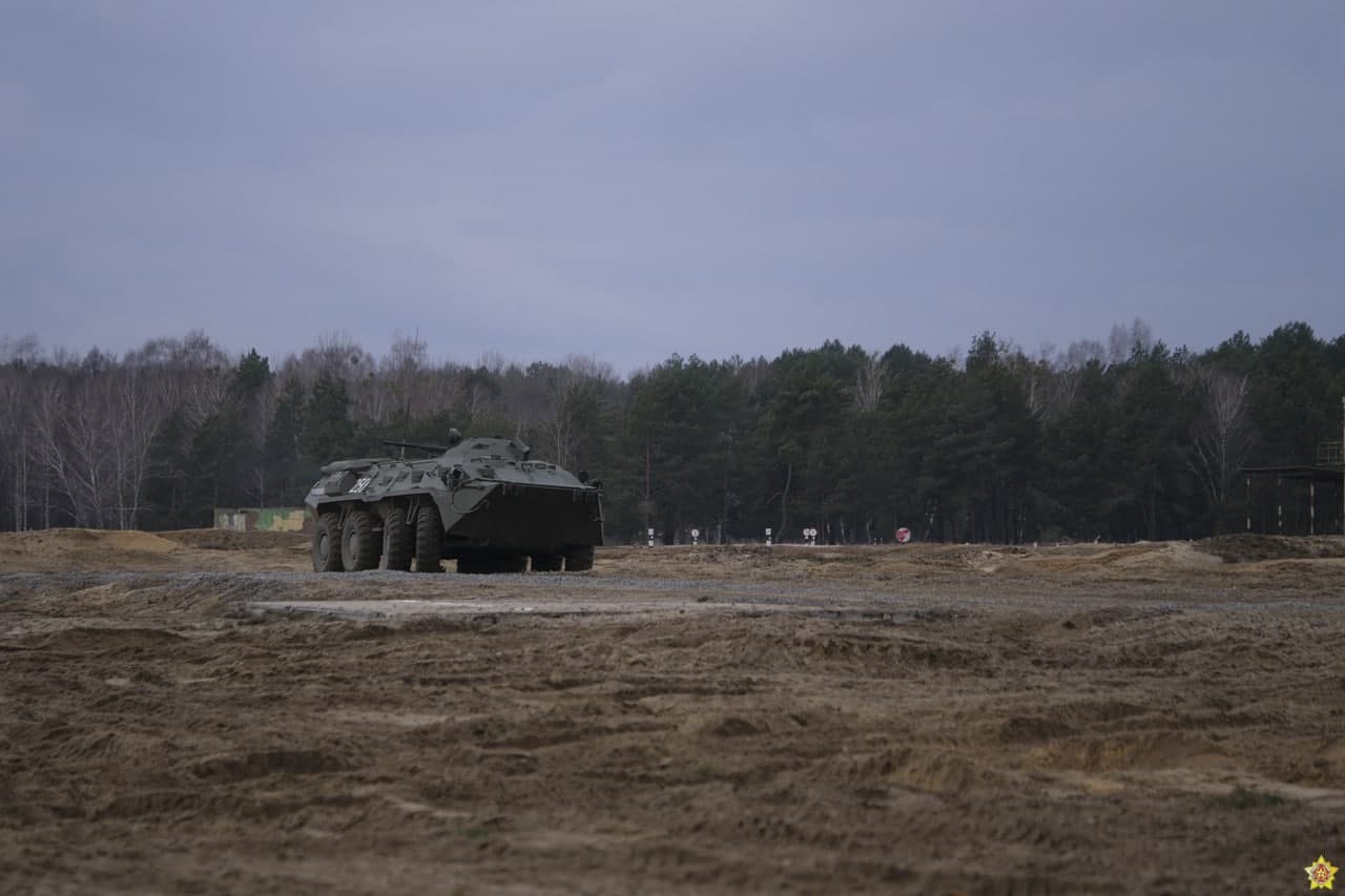 На Брестском полигоне отработали уничтожение незаконного вооруженного формирования