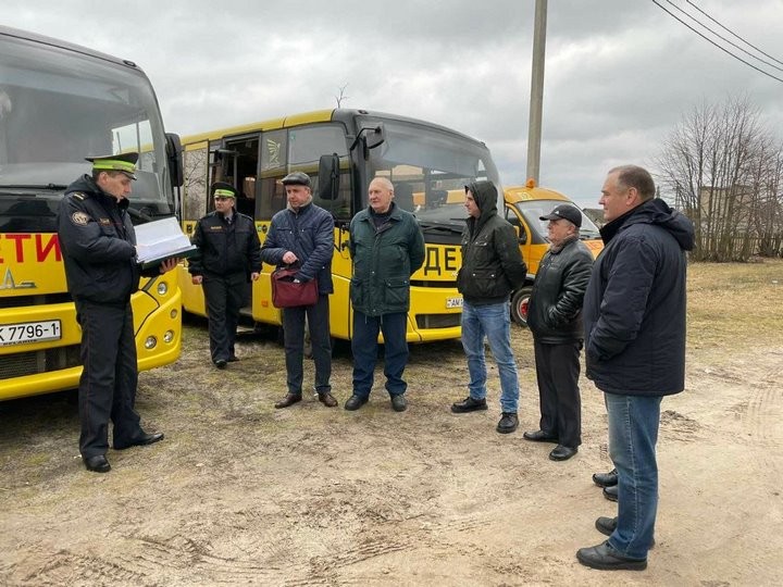 В Брестском районе проверили водителей школьных автобусов