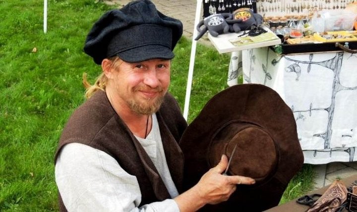 «За пару дней получил две своих зарплаты». Бывший моряк рассказал, как зарабатывает на украшениях ручной работы