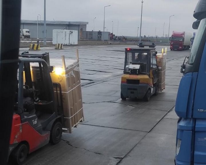 В фуре с огурцами польские таможенники нашли сигареты