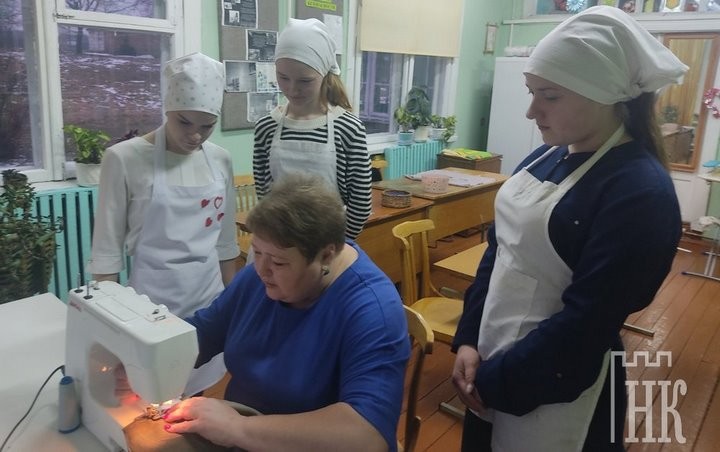 В Дмитровичах со школьным аттестатом получают квалификацию швеи (Брестская область)