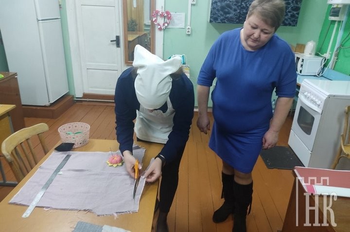 В Дмитровичах со школьным аттестатом получают квалификацию швеи (Брестская область)