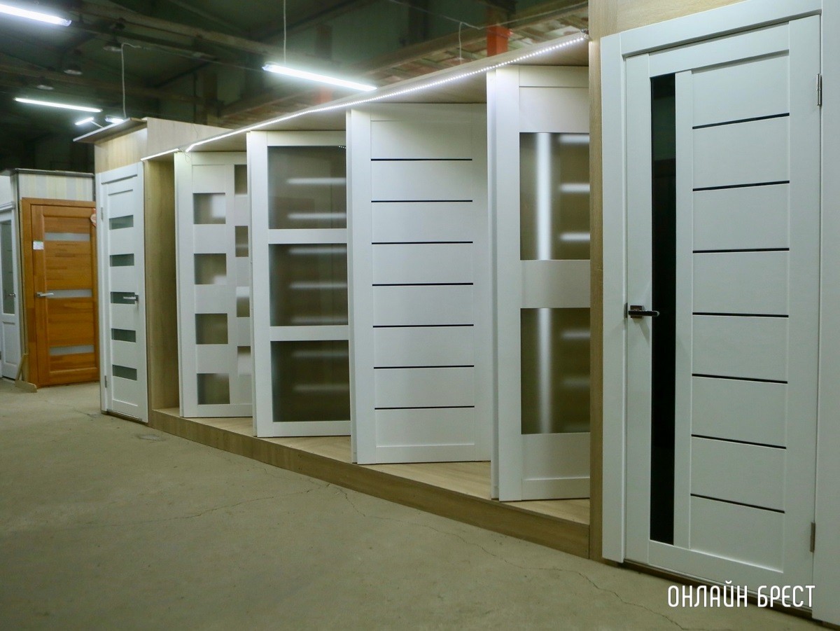 Не тратьте свое время на поиски дверей – сразу отправляйтесь в «Конструктор.Бай» в Бресте! Мультибрендовый склад-магазин входных и межкомнатных дверей