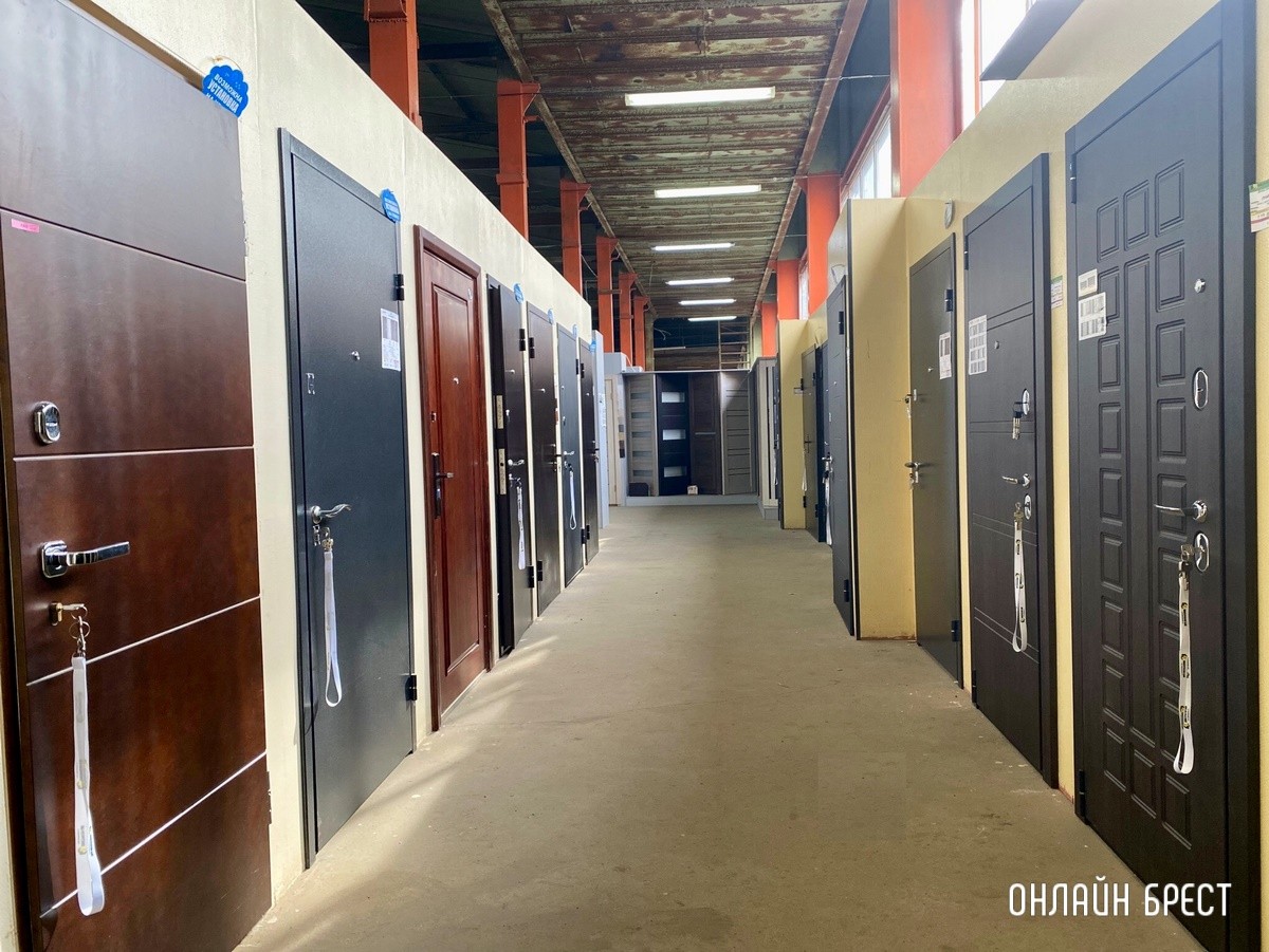 Не тратьте свое время на поиски дверей – сразу отправляйтесь в «Конструктор.Бай» в Бресте! Мультибрендовый склад-магазин входных и межкомнатных дверей