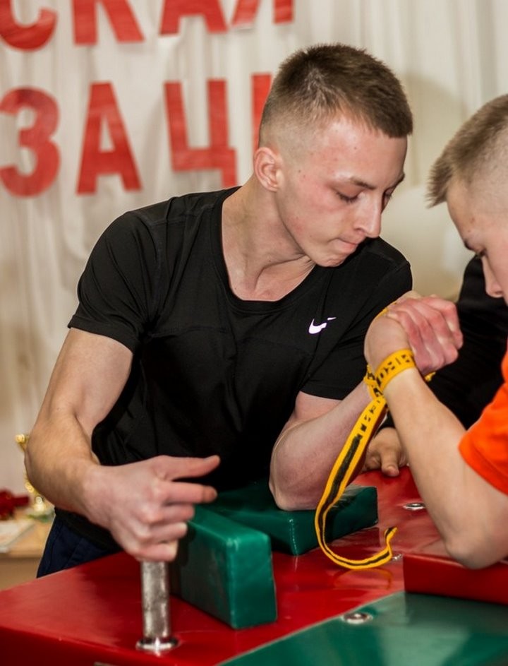 Команда из Каменецкого района победила в республиканских соревнованиях по армрестлингу