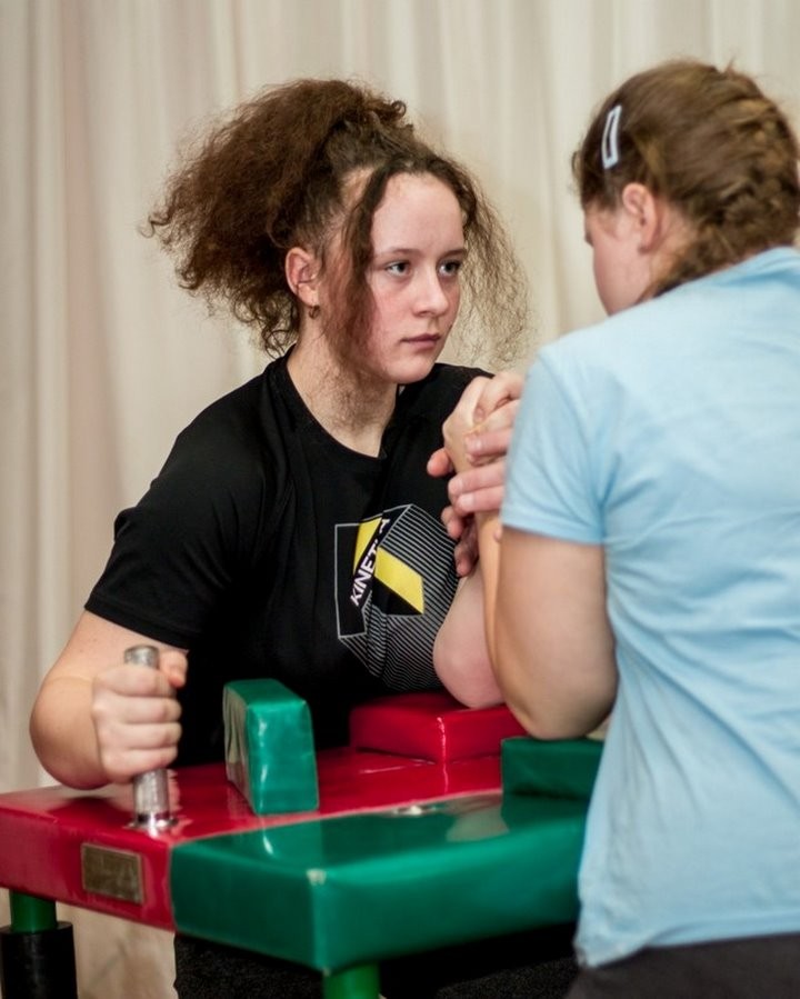 Команда из Каменецкого района победила в республиканских соревнованиях по армрестлингу