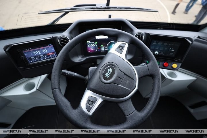 «БКМ Холдинг» презентовал электрогрузовик