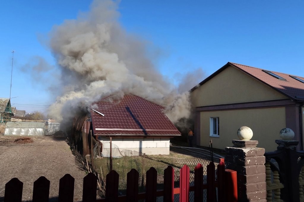 В Дрогичине горел гараж и авто, которое в нем находилось