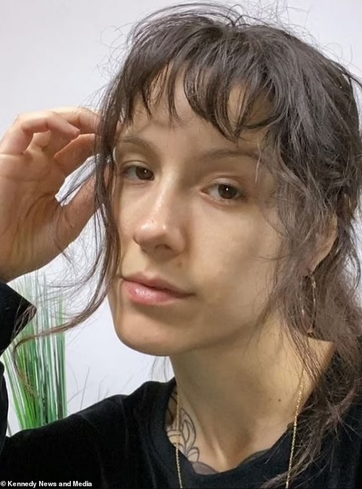 Девушка не пользовалась шампунем 6 лет — и вот результат