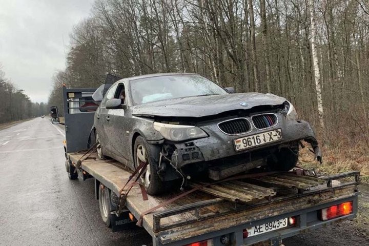 Скользко? Вылет в кювет и опрокидывание BMW попало на видео