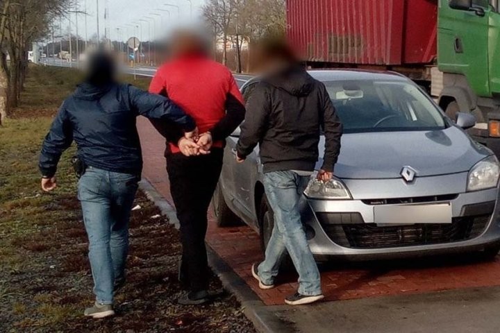 У дальнобойщика закончились белорусские «права», он купил поддельные польские. И вот что вышло