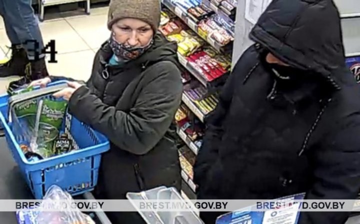 Осуществили оплату чужой банковской картой. В Бресте милиция устанавливает личности мужчины и женщины