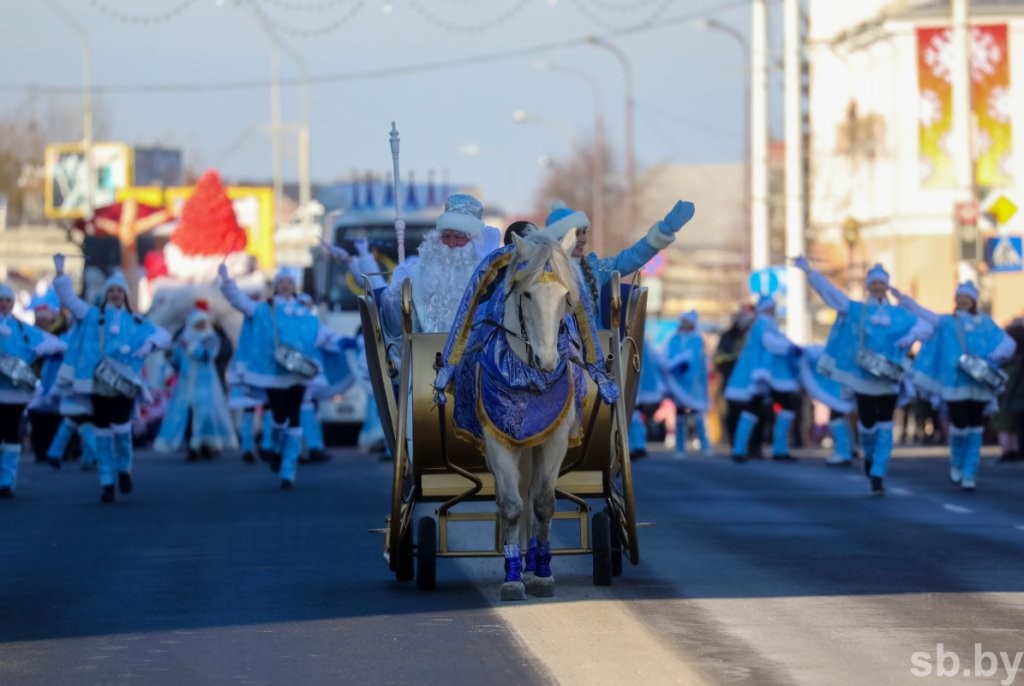 Большой фоторепортаж: брестский Рождественский парад