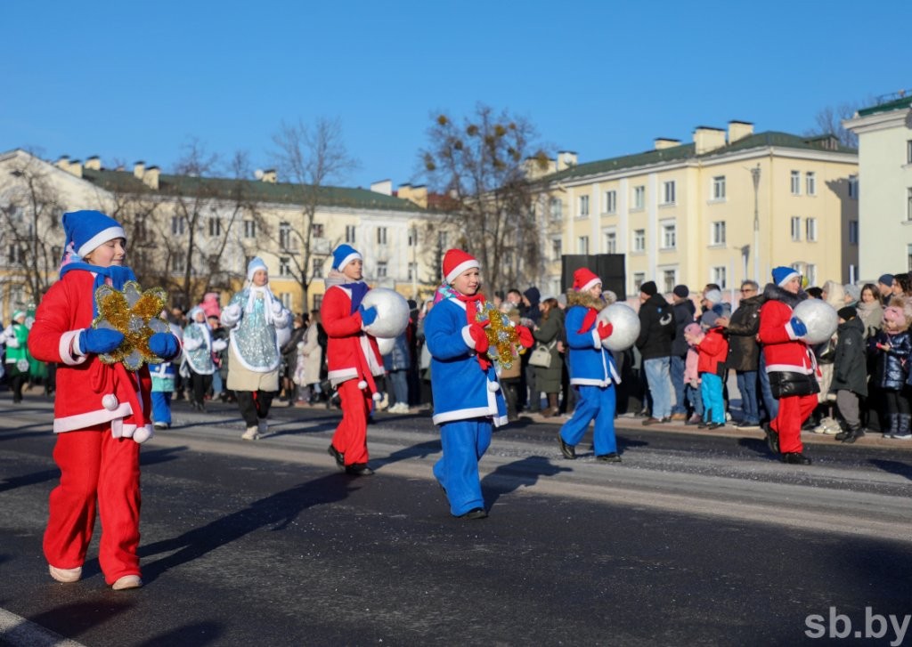 Большой фоторепортаж: брестский Рождественский парад