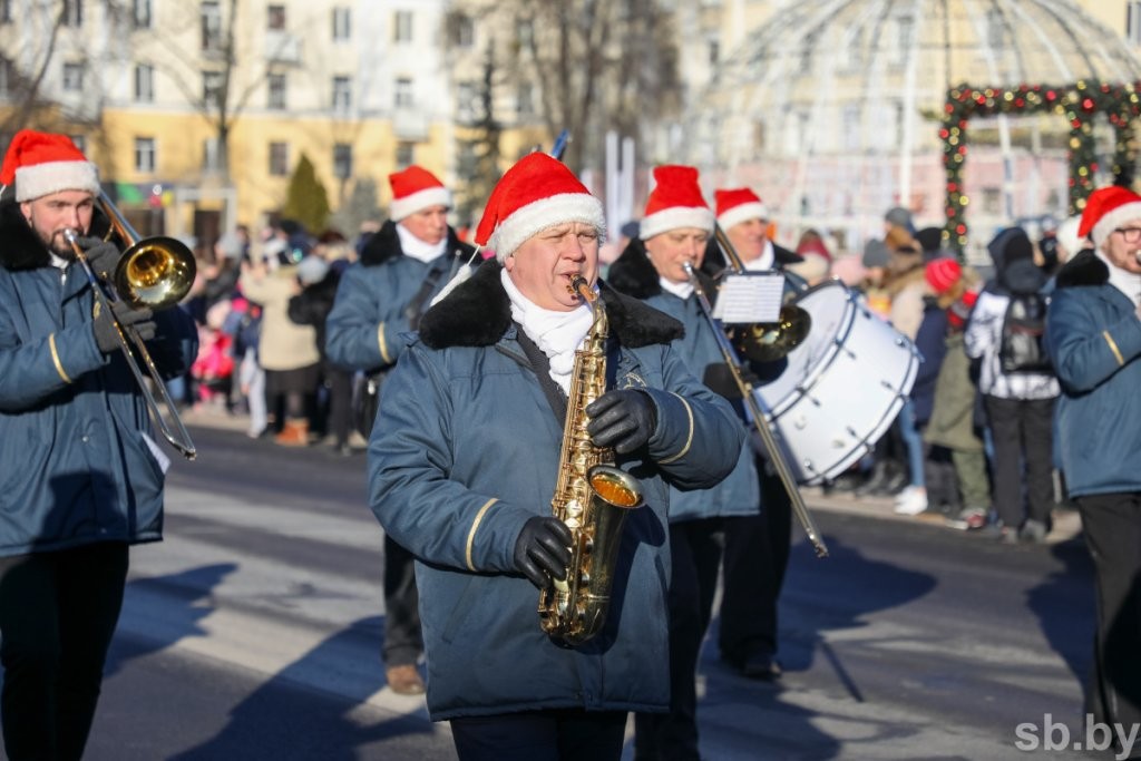 Большой фоторепортаж: брестский Рождественский парад