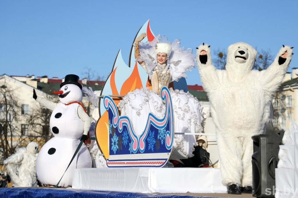 Большой фоторепортаж: брестский Рождественский парад