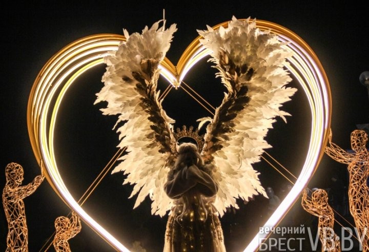 Посмотрите, какой ангел появился на Набережной Бреста