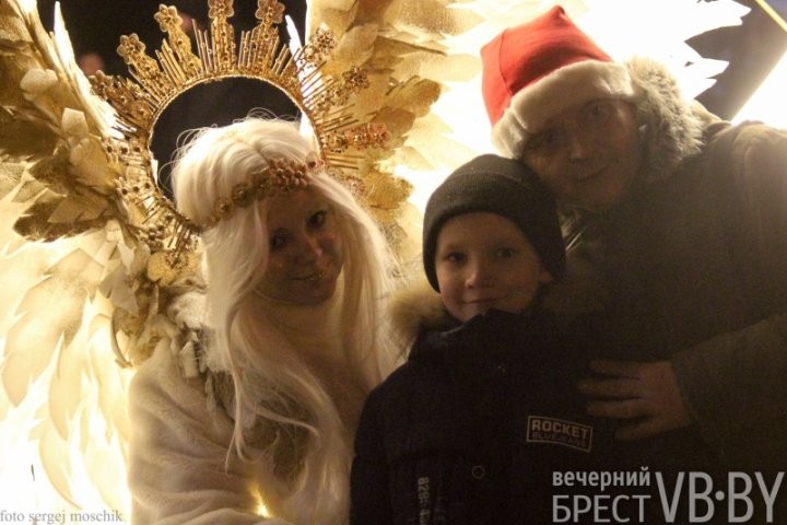 Посмотрите, какой ангел появился на Набережной Бреста