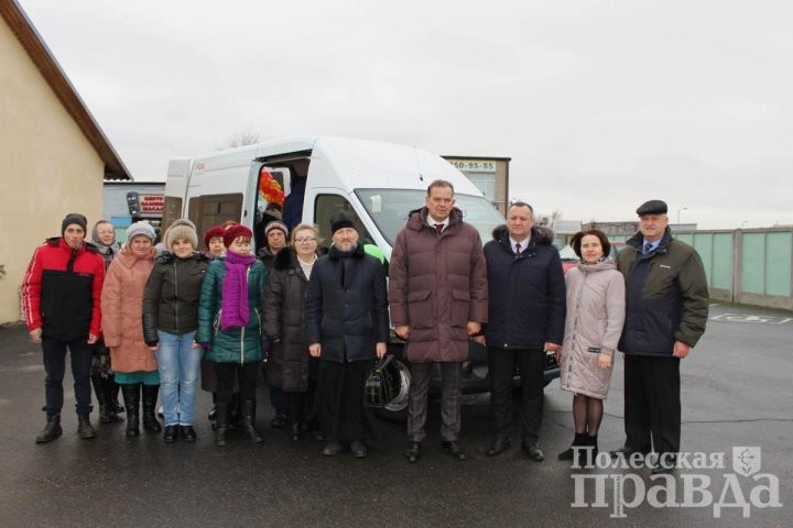 Новый автомобиль для людей с инвалидностью получила социальная служба Пинского района