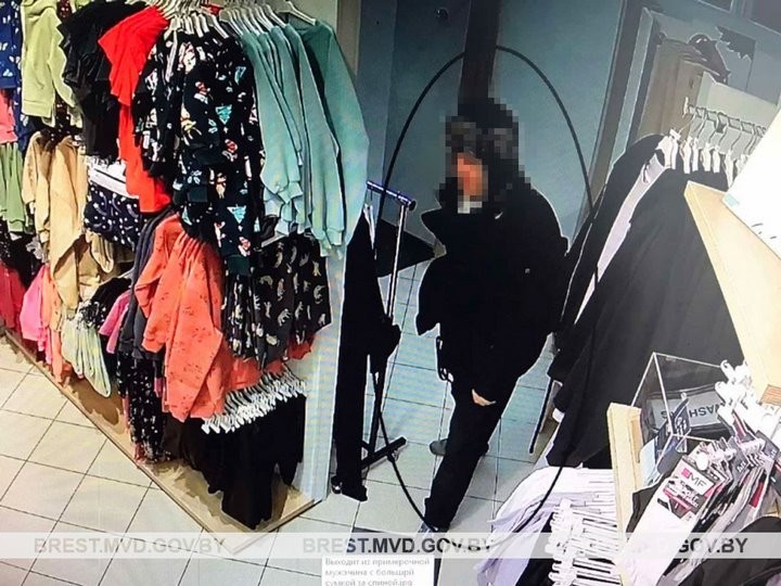Житель Бреста украл из магазина пять кофт и двое брюк