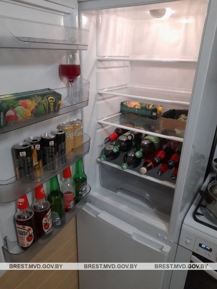 Спиртное, квартиры, коттеджи... Как подросток из Бреста погулял с друзьями на украденные деньги