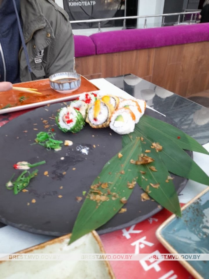 Спиртное, квартиры, коттеджи... Как подросток из Бреста погулял с друзьями на украденные деньги