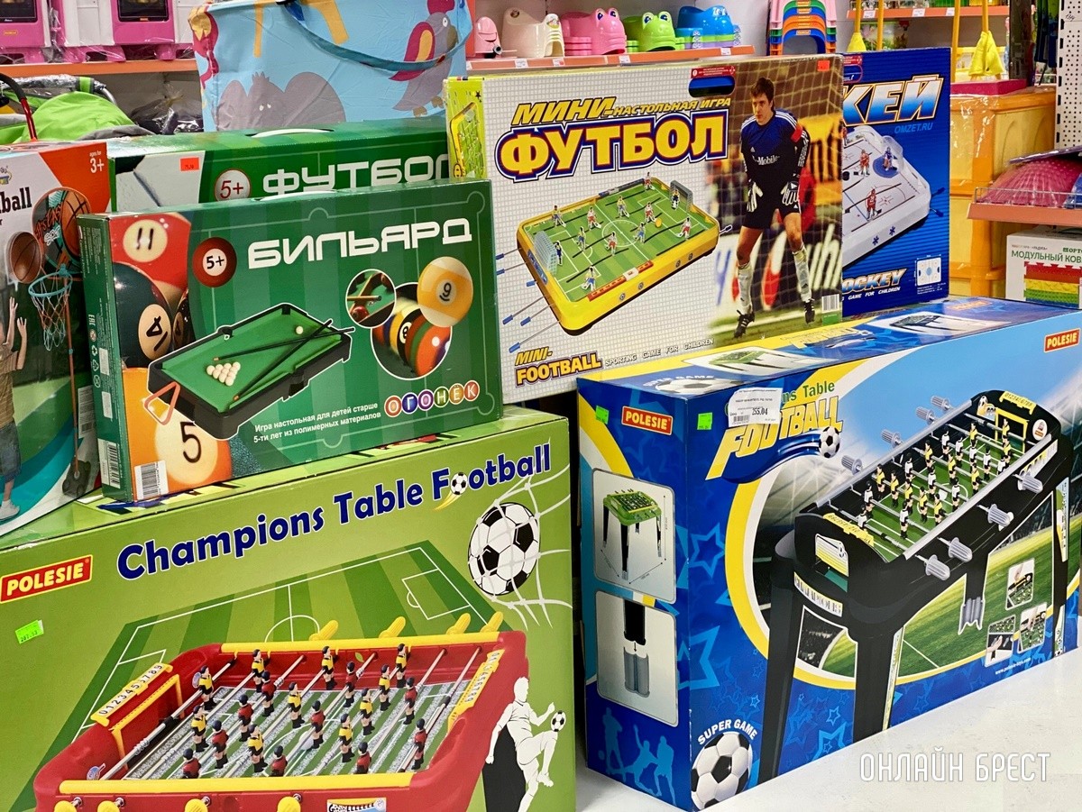 Крутые, забавные подарки для мальчиков к 23 февраля в «Детском мире» на Советской в Бресте