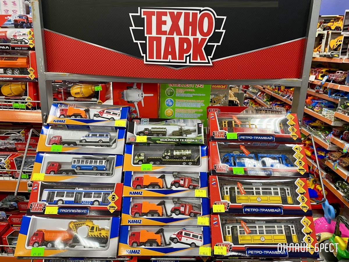 Крутые, забавные подарки для мальчиков к 23 февраля в «Детском мире» на Советской в Бресте