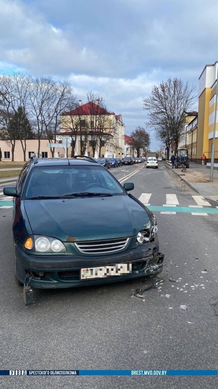 В Бресте на Орджоникидзе такси попало в ДТП
