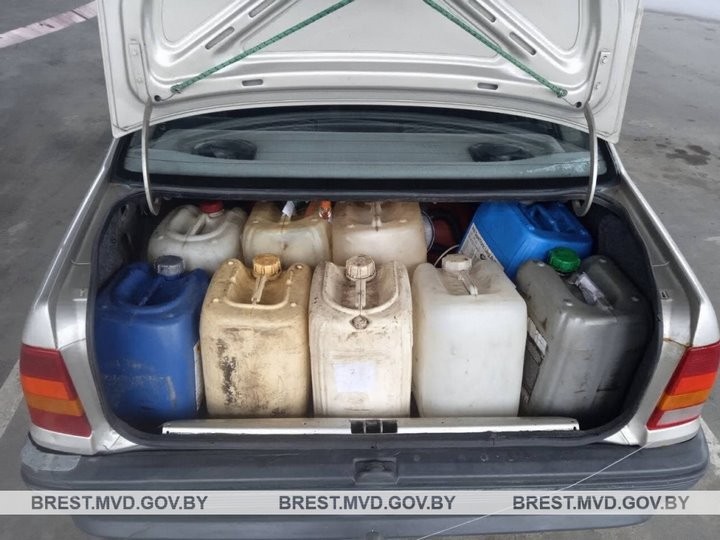 У водителей-международников из баков автомобилей похищено топливо. Случай в Брестской области