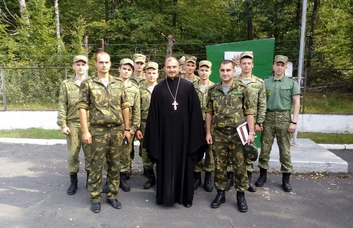 Духовный полководец брестских пограничников: «Преграду между «обычными» людьми и священниками надо убирать»