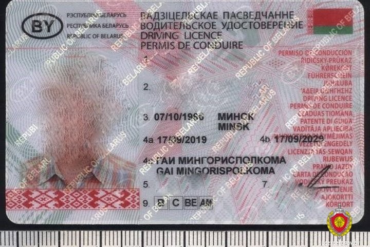 Водитель предъявил инспектору поддельные «права». Вот на чем он «спалился»