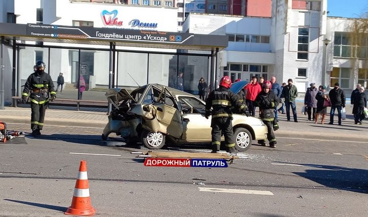 Учебный автомобиль попал в аварию в Бресте, инструктора госпитализировали