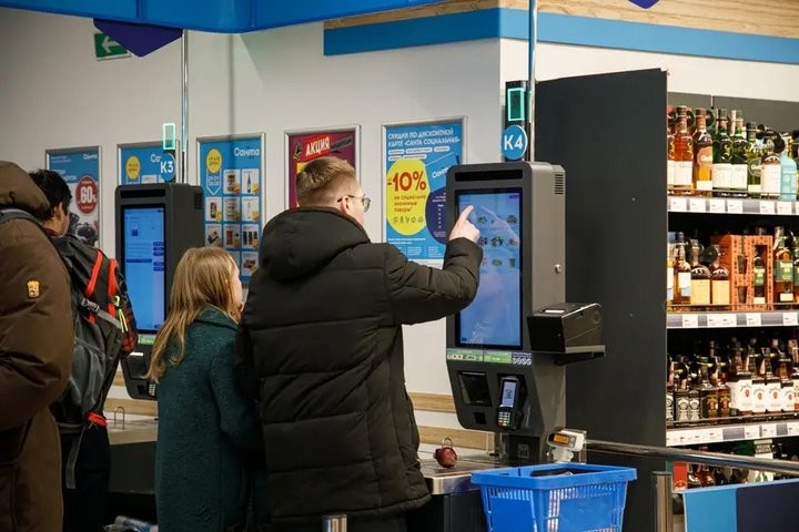 В брестских магазинах «Санта» появились кассы самообслуживания
