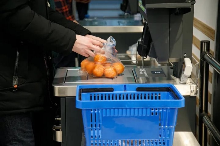 В брестских магазинах «Санта» появились кассы самообслуживания