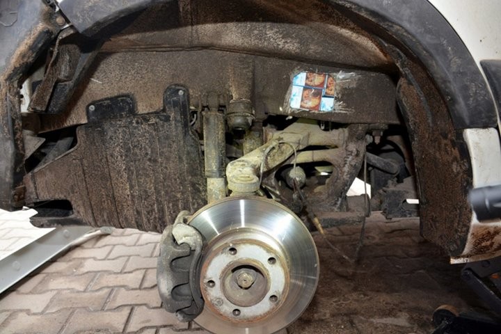 В Польше остановили Renault Master с белорусом и нашли тайники с сигаретами