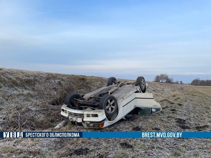 Пинчанка на BMW «вылетела» в кювет и приземлилась на крышу