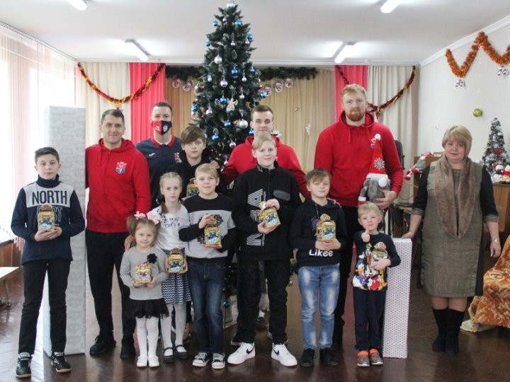 Брестские гандболисты посетили детский социальный приют