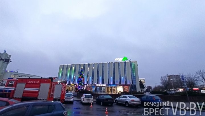 В Бресте возле ЦУМа вчера вечером было тревожно: МЧС, милиция… Что произошло?